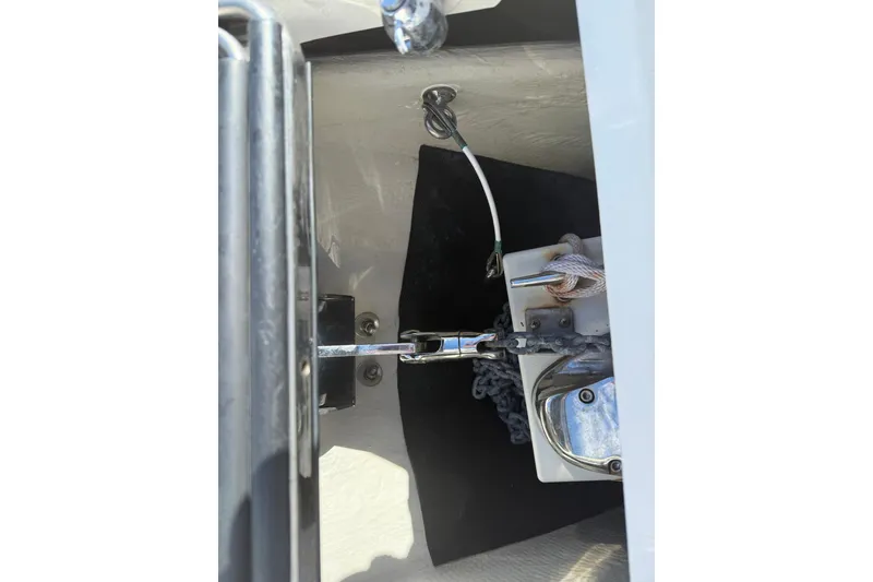 Slide: The Image of 2020 Cobalt 25SC boat anchor compartment with chain and cleat. - 10