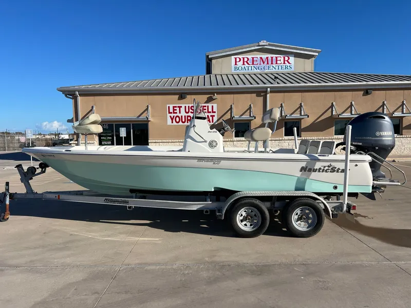 Slide: The Image of NauticStar 214XTS SHALLOW BAY 2016 - 1