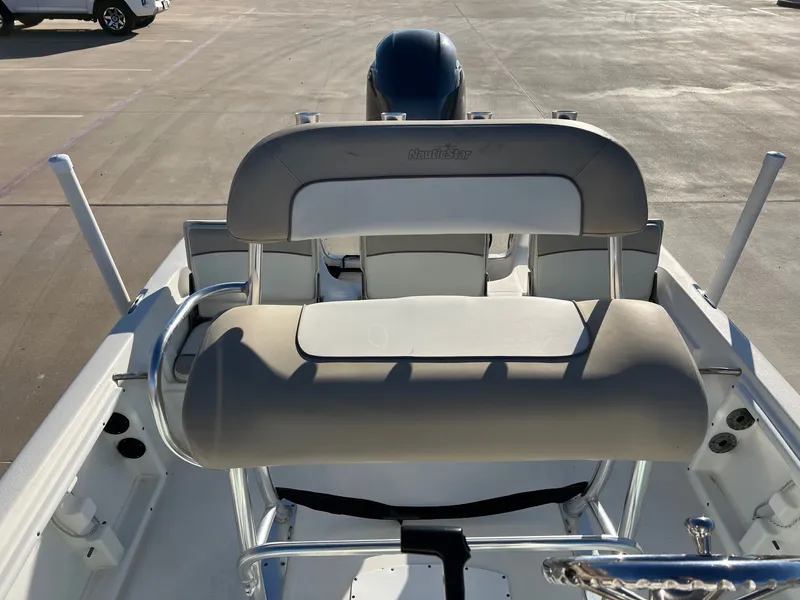 Slide: The Image of NauticStar 214XTS SHALLOW BAY 2016 - 27