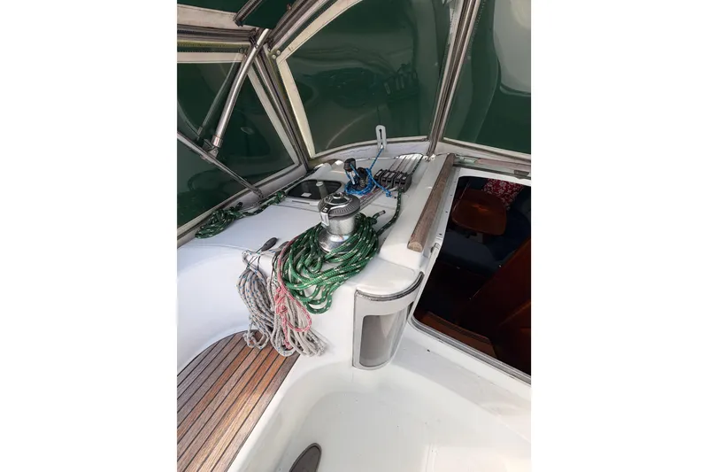 Slide: The Image of Cockpit of 1995 Beneteau Oceanis 351 sailboat with ropes and winch. - 31