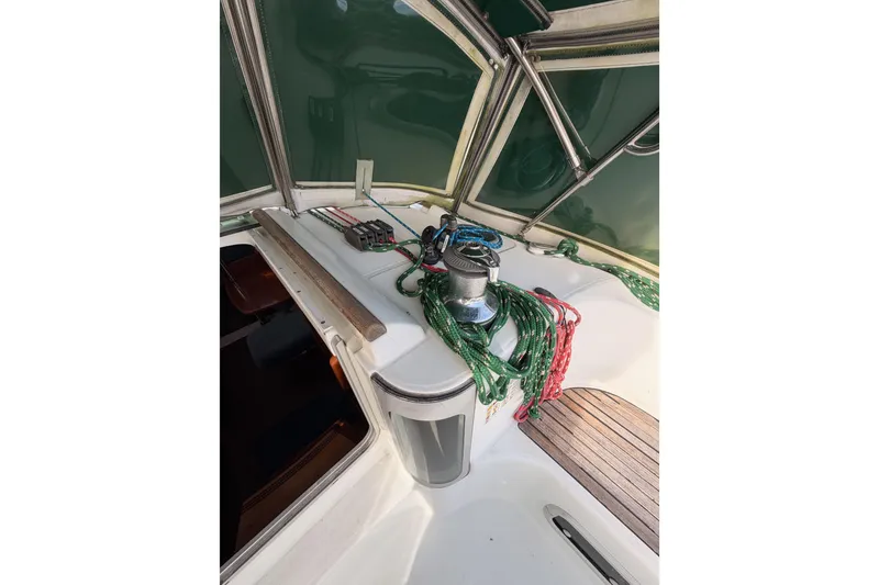 Slide: The Image of Cockpit of 1995 Beneteau Oceanis 351 sailboat with winch and colorful ropes. - 32