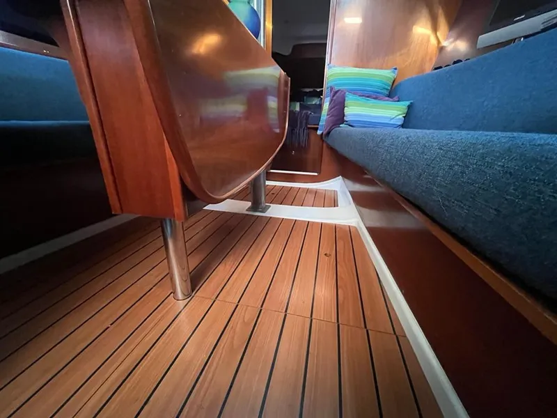 Slide: The Image of Beneteau 323 2005 - 36