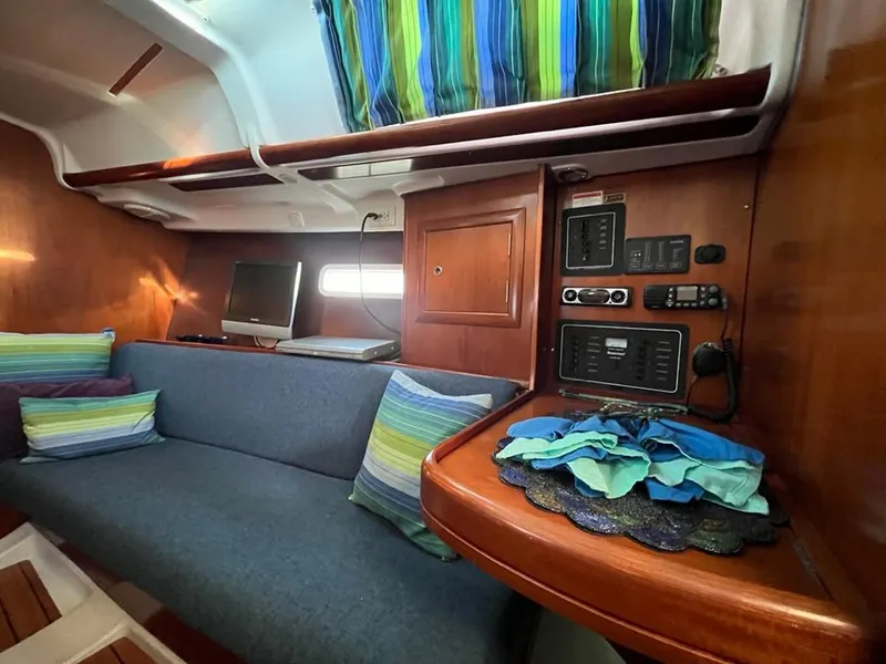 Slide: The Image of Beneteau 323 2005 - 37