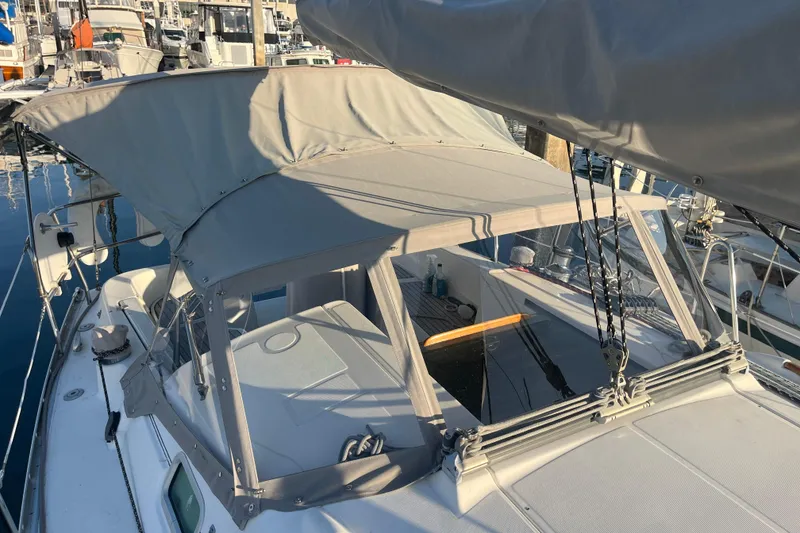 Slide: The Image of 2005 Beneteau 323 sailboat with canopy, docked at marina. - 41