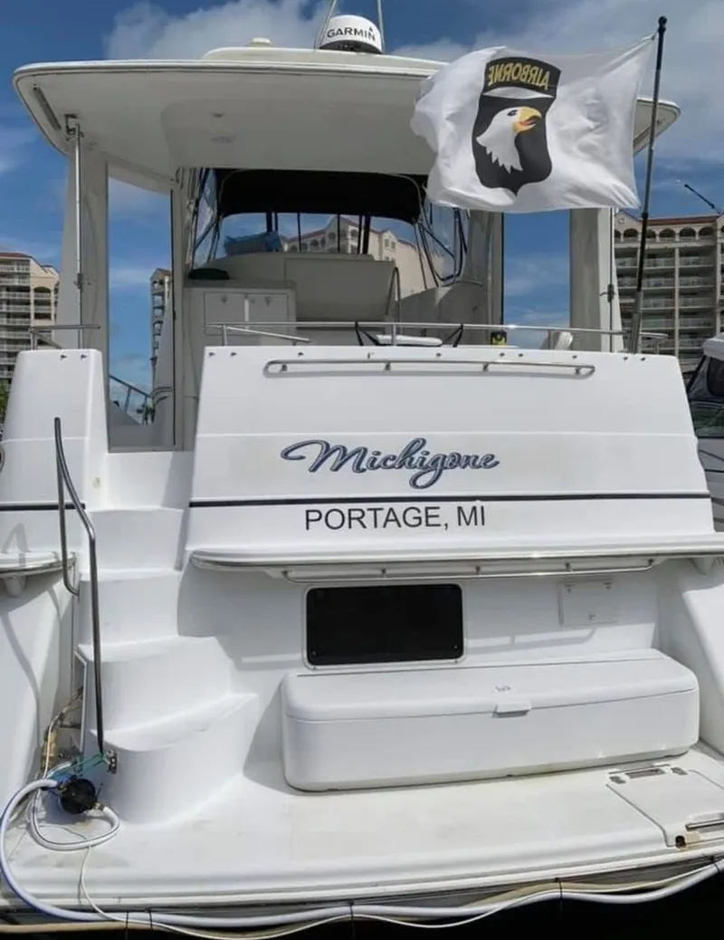 The Image of Carver Yachts 396 Motor Yacht 2000 - undefined