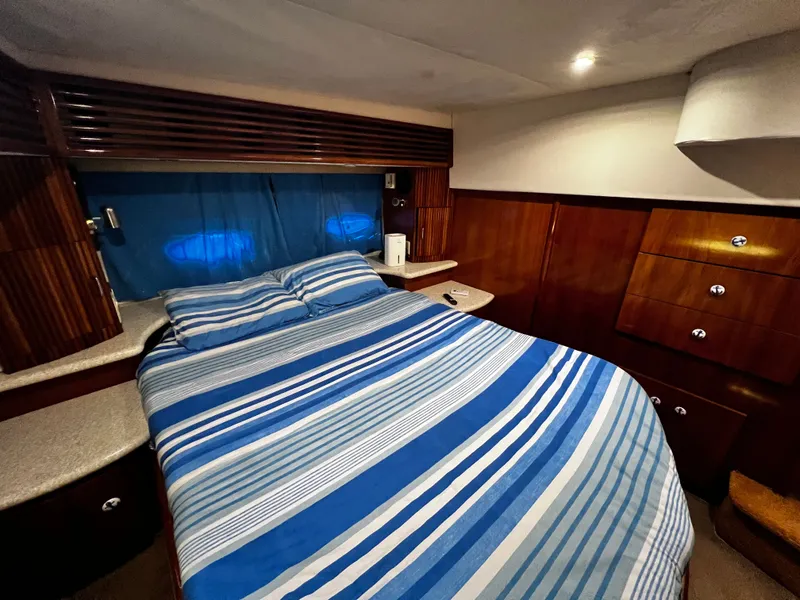 Slide: The Image of Carver Yachts 396 Motor Yacht 2000 - 19