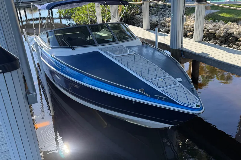 The Image of 1999 Formula 280 Sun Sport boat cruising on water with passengers onboard. - 0