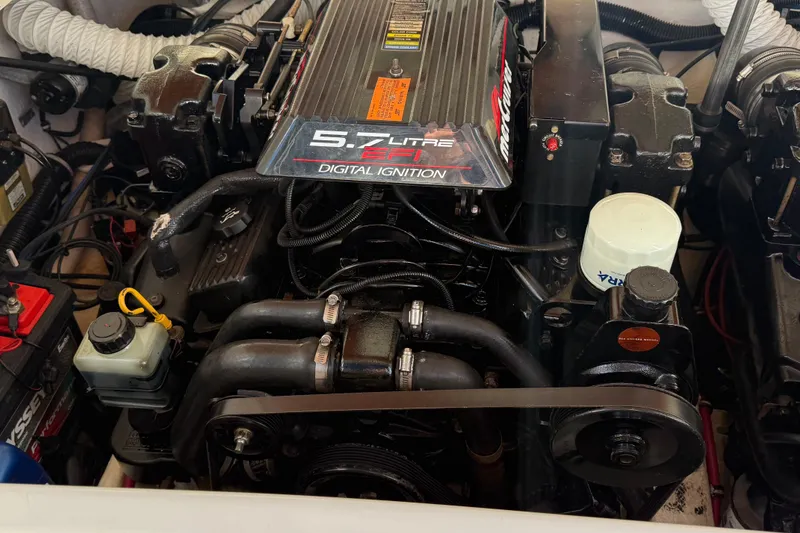 Slide: The Image of 1999 Formula 280 Sun Sport boat interior with storage, fire extinguisher, and control panel. - 21