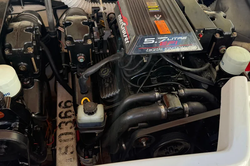Slide: The Image of Engine of a 1999 Formula 280 Sun Sport boat with 5.7L EFI digital ignition. - 25