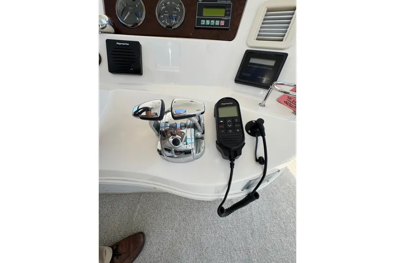 Slide: The Image of Control panel of 2004 Sea Ray 560 Sedan Bridge with navigation equipment. - 50