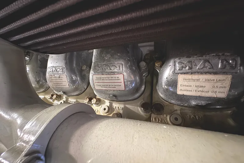 Slide: The Image of Engine components of a 2004 Sea Ray 560 Sedan Bridge, featuring MAN valve covers. - 61