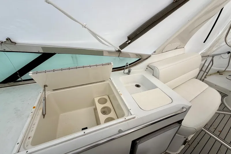 Slide: The Image of 1999 Carver 530 Voyager Pilothouse interior with sink and seating area. - 39