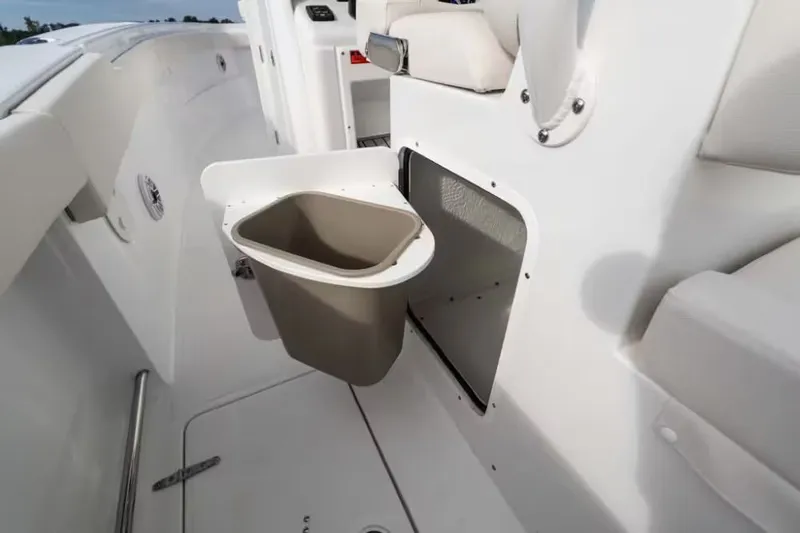 Slide: The Image of Sea Hunt Ultra 285 CB 2027 - 15