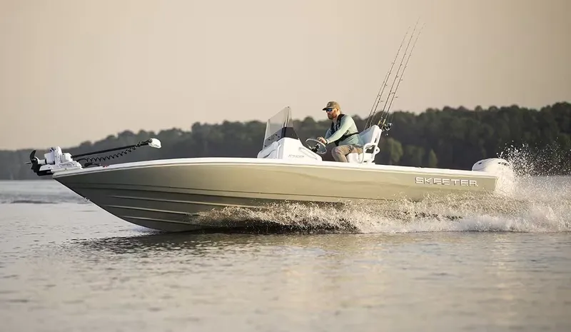 Slide: The Image of Skeeter SX221 2026 - 3