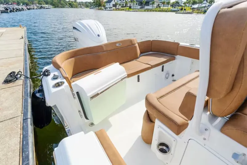 Slide: The Image of Sea Hunt Ultra 235 SE 2026 - 8