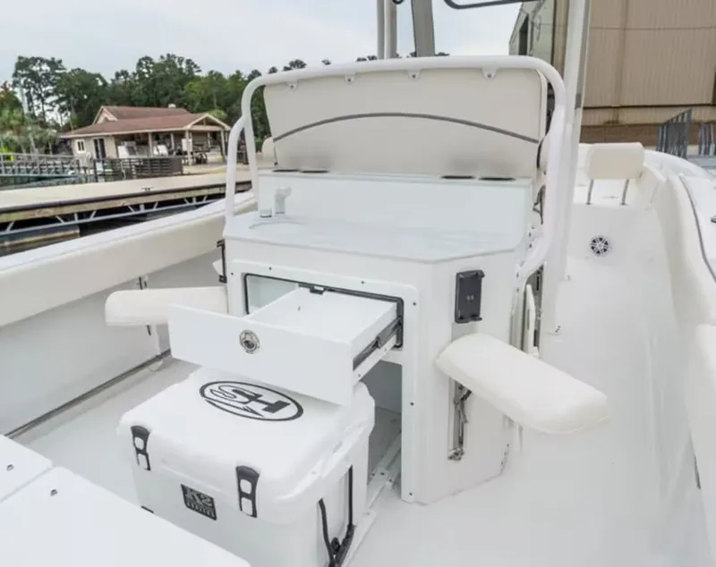 Slide: The Image of Sea Hunt Ultra 245 SE 2026 - 8