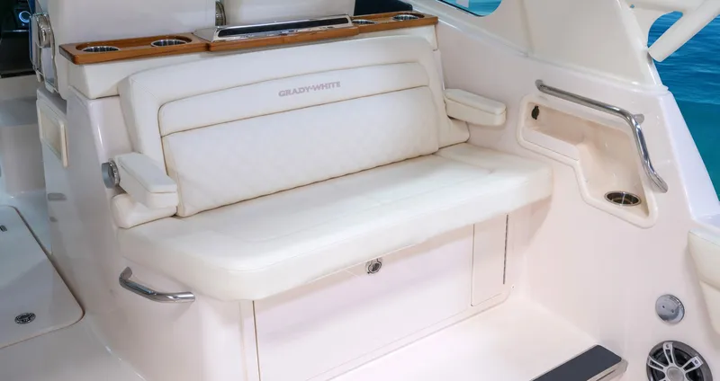 Slide: The Image of Grady-White Freedom 415 2027 - 11