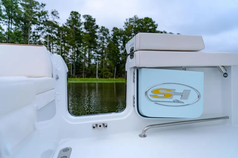 Slide: The Image of Sea Hunt Ultra 305 SE 2026 - 11
