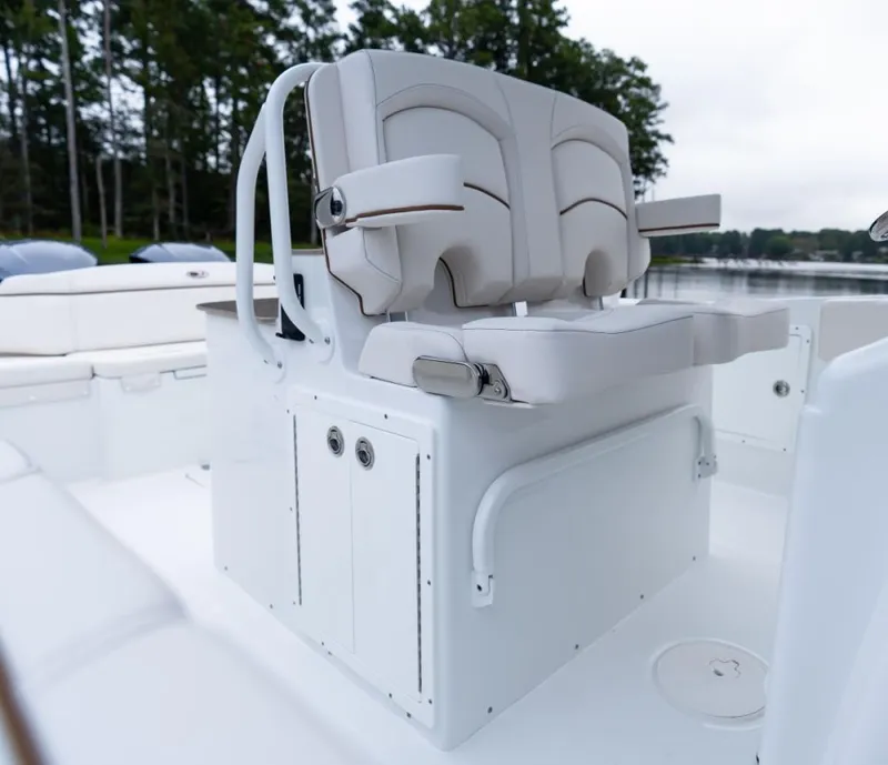 Slide: The Image of Sea Hunt Ultra 305 SE 2026 - 4