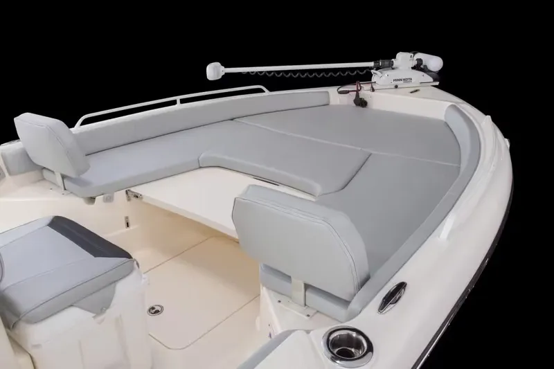 Slide: The Image of Skeeter SX2550 Family 2026 - 15