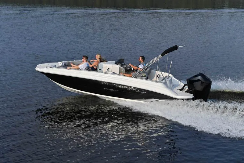 The Image of Stingray 212 SC 2027 - 1