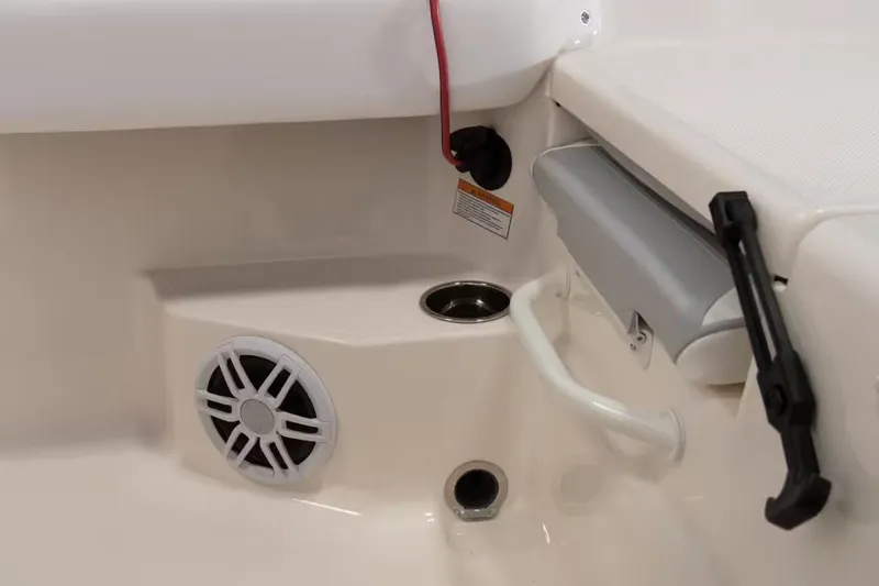 Slide: The Image of Skeeter SX2550 Fish 2026 - 20