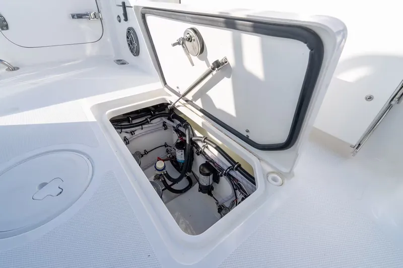 Slide: The Image of Sea Hunt Gamefish 27 Coffin Box 2027 - 21