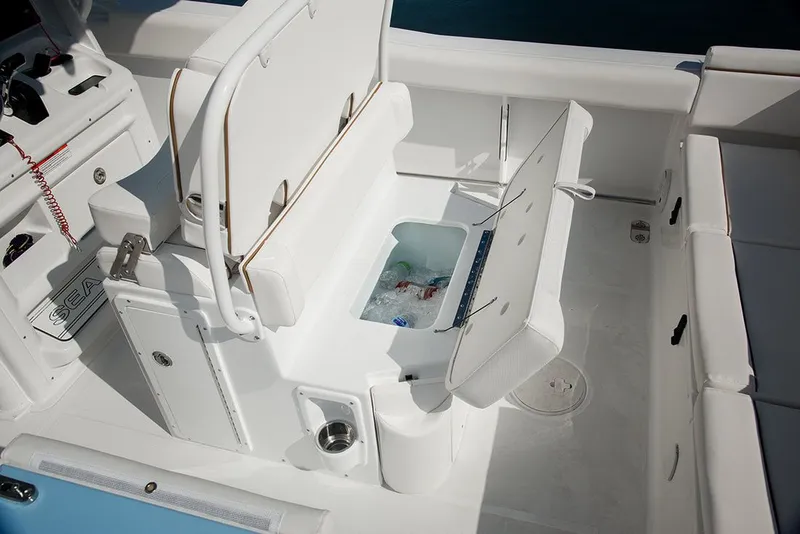 Slide: The Image of Sea Hunt Ultra 255 SE 2026 - 7