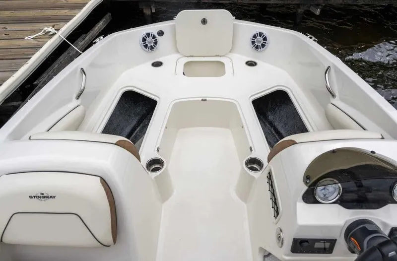 Slide: The Image of Stingray 182 SC 2027 - 7