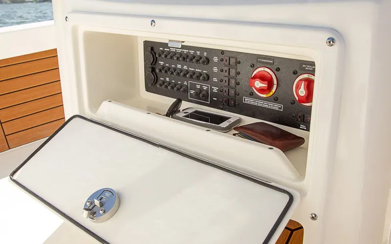 Slide: The Image of Pathfinder 2500 Hybrid 2026 - 12