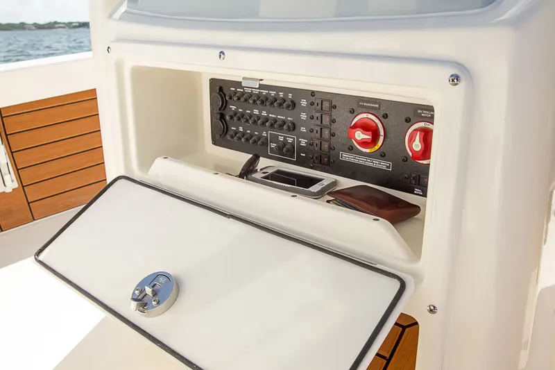 Slide: The Image of Pathfinder 2500 Hybrid 2026 - 25