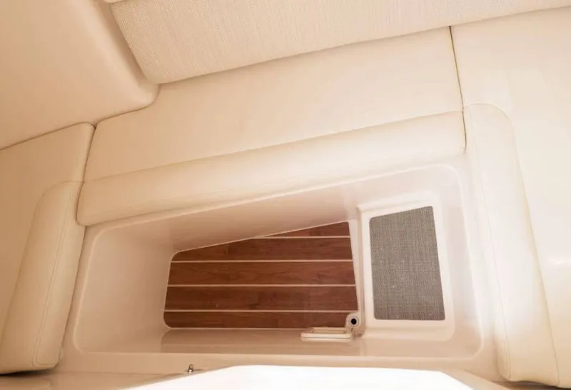 Slide: The Image of Grady-White Freedom 325 2027 - 16