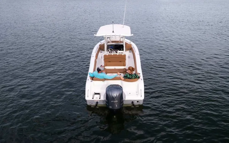 Slide: The Image of Sea Hunt Ultra 234 2027 - 4