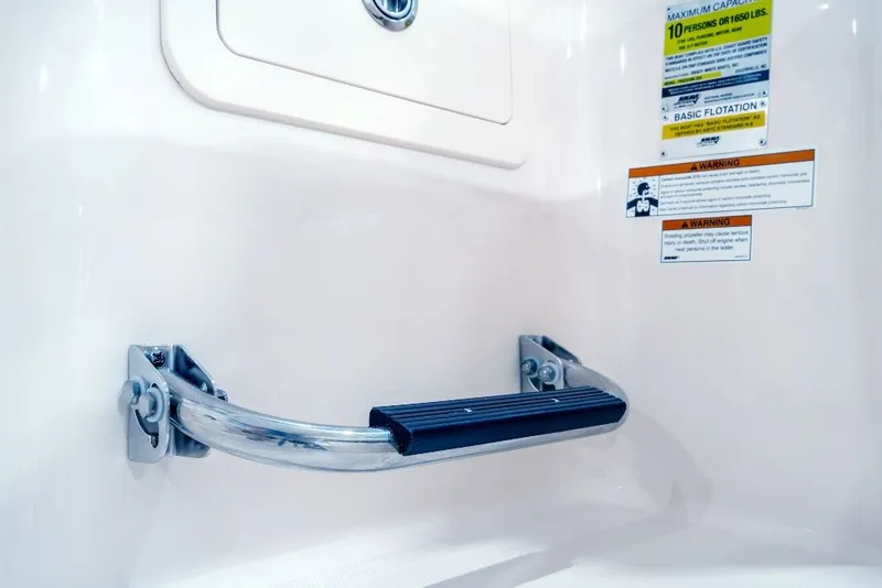 Slide: The Image of Grady-White Freedom 255 2026 - 17