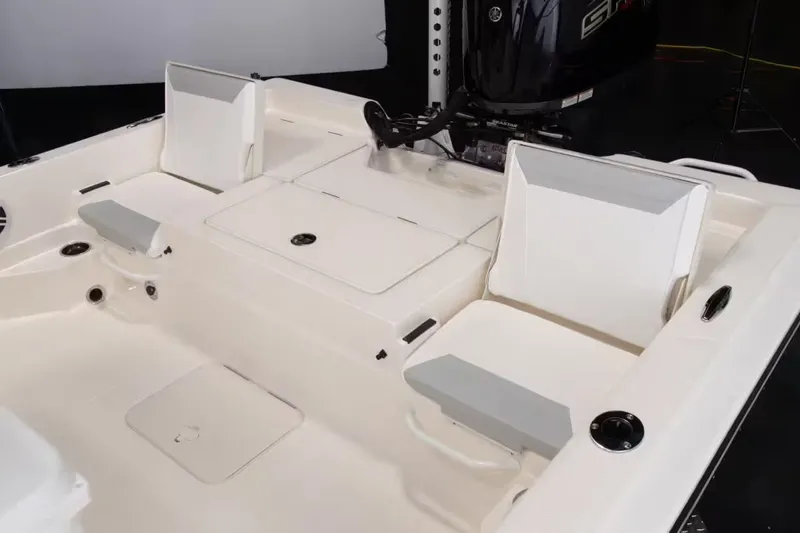 Slide: The Image of Skeeter SX230 2026 - 10