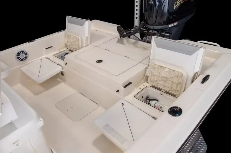 Slide: The Image of Skeeter SX230 2026 - 13