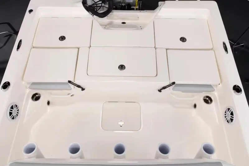 Slide: The Image of Skeeter SX230 2026 - 14