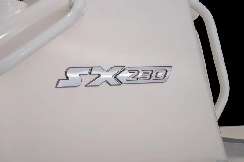 Slide: The Image of Skeeter SX230 2026 - 18