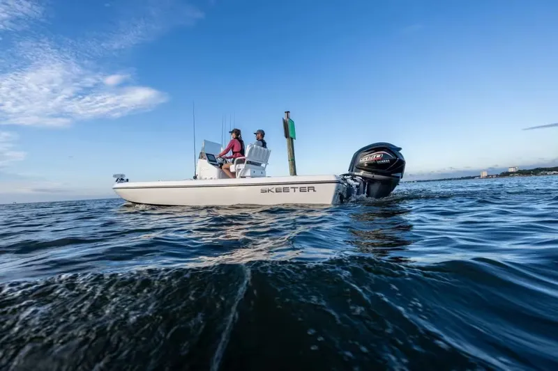 Slide: The Image of Skeeter SX230 2026 - 3