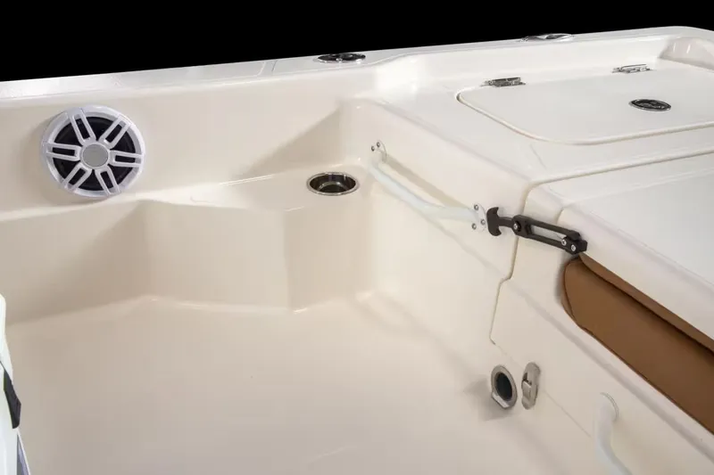 Slide: The Image of Skeeter SX241 2026 - 20