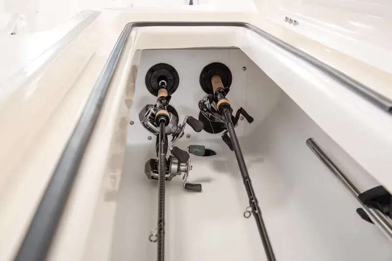 Slide: The Image of Skeeter SX241 2026 - 25