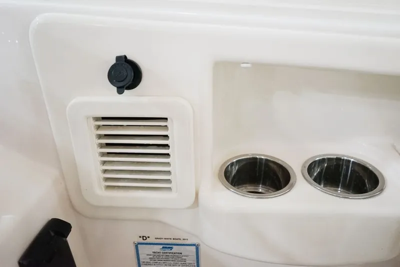 Slide: The Image of Grady-White Freedom 375 2026 - 10