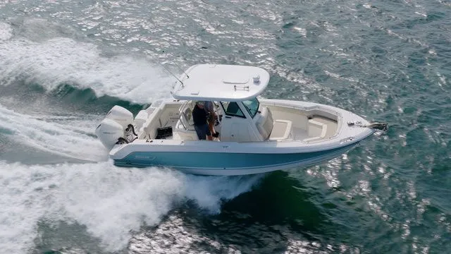 Slide: The Image of Boston Whaler 250 Outrage 2022 - 10