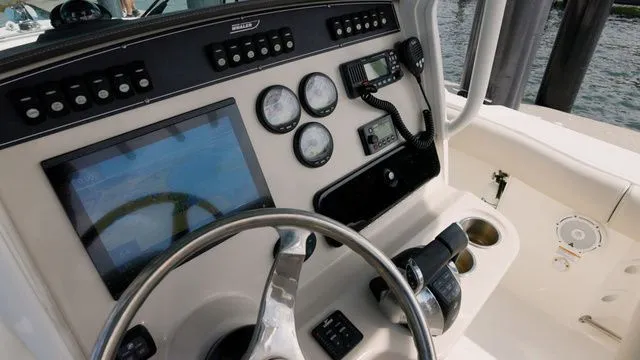 Slide: The Image of Boston Whaler 250 Outrage 2022 - 13
