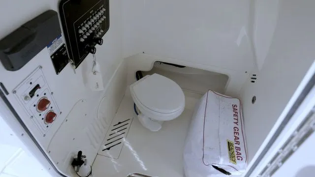 Slide: The Image of Boston Whaler 250 Outrage 2022 - 16