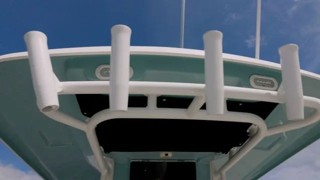 Slide: The Image of Boston Whaler 250 Outrage 2022 - 17