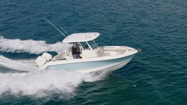 Slide: The Image of Boston Whaler 250 Outrage 2022 - 18