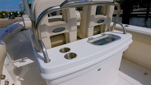 Slide: The Image of Boston Whaler 250 Outrage 2022 - 6