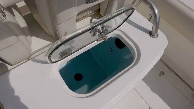 Slide: The Image of Boston Whaler 250 Outrage 2022 - 7