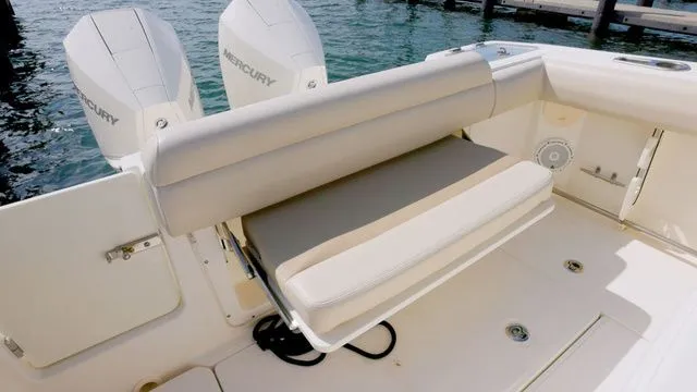 Slide: The Image of Boston Whaler 250 Outrage 2022 - 8